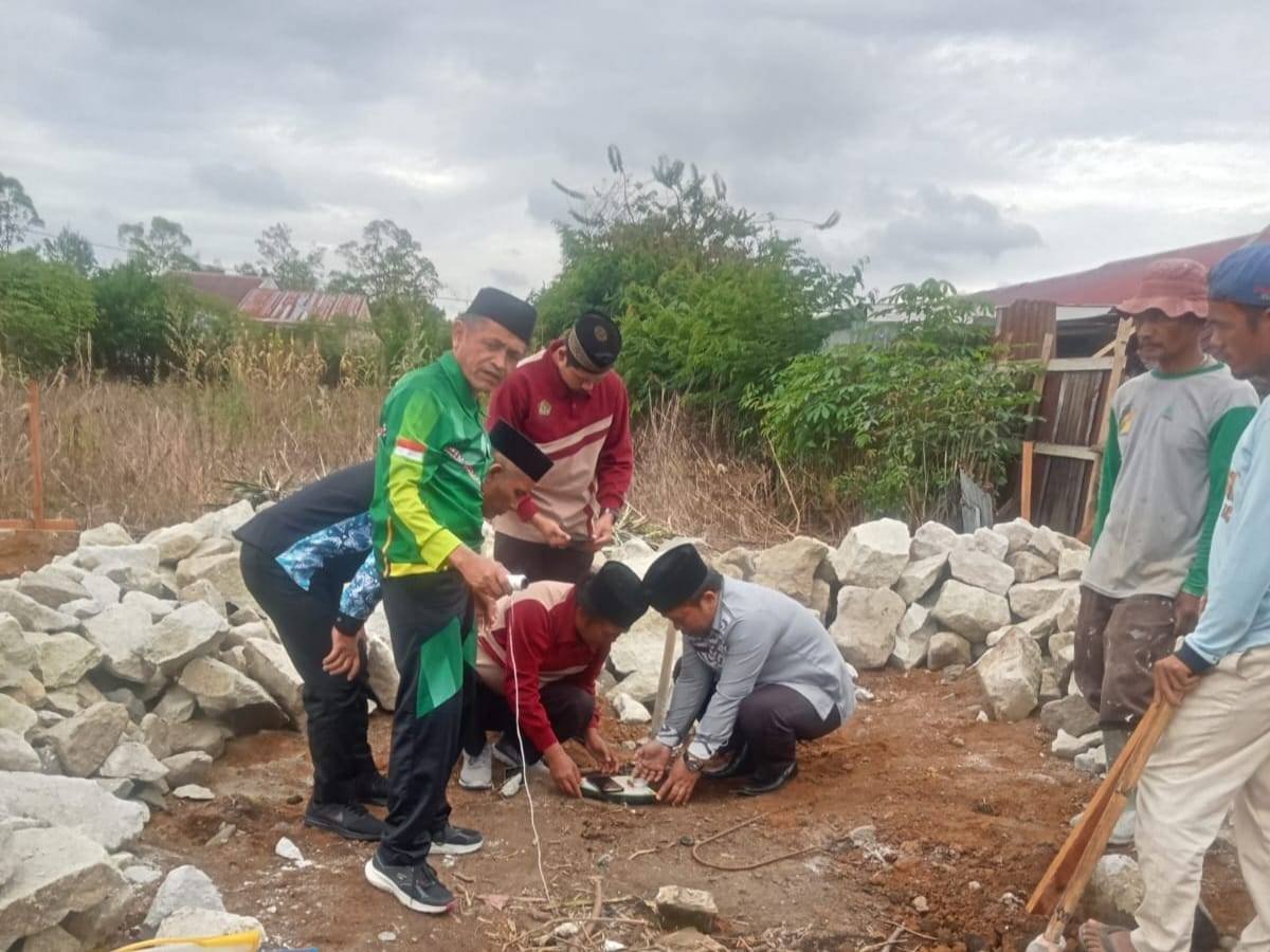 Lindungi Kualitas Ibadah Masyarakat, Ka KUA Bersama THR Kemenag Dairi Akurasi Arah Kiblat