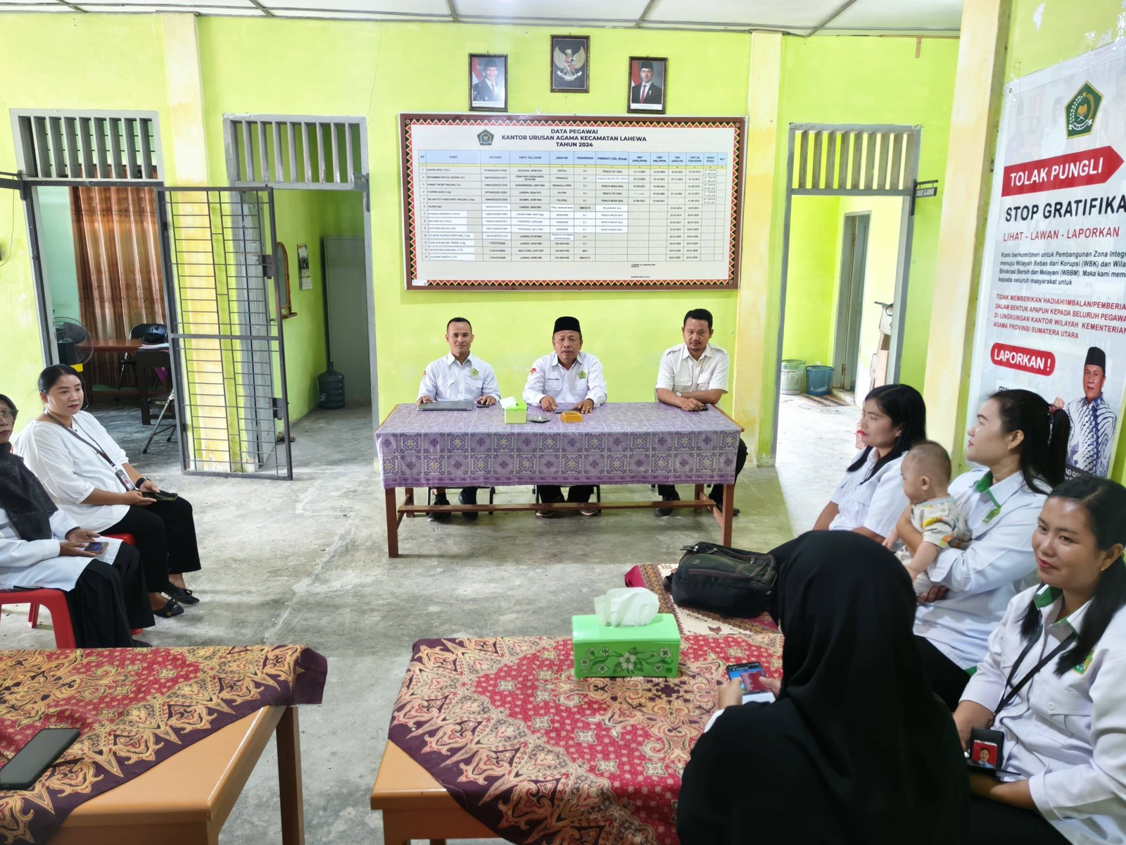 Data Update, Absensi Tertib: KUA Lahewa Dapat Apresiasi Tim Kepegawaian