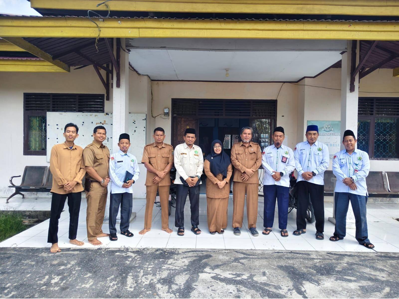 Dekatkan Layanan Keagamaan, KUA Siak beserta Jajaran Sambangi Dua Kampung