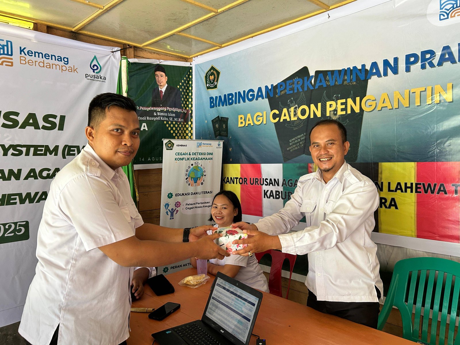Ka. KUA Lahewa Timur: Pengabdian Zikri Akbar Menjadi Teladan dalam Pelayanan Umat