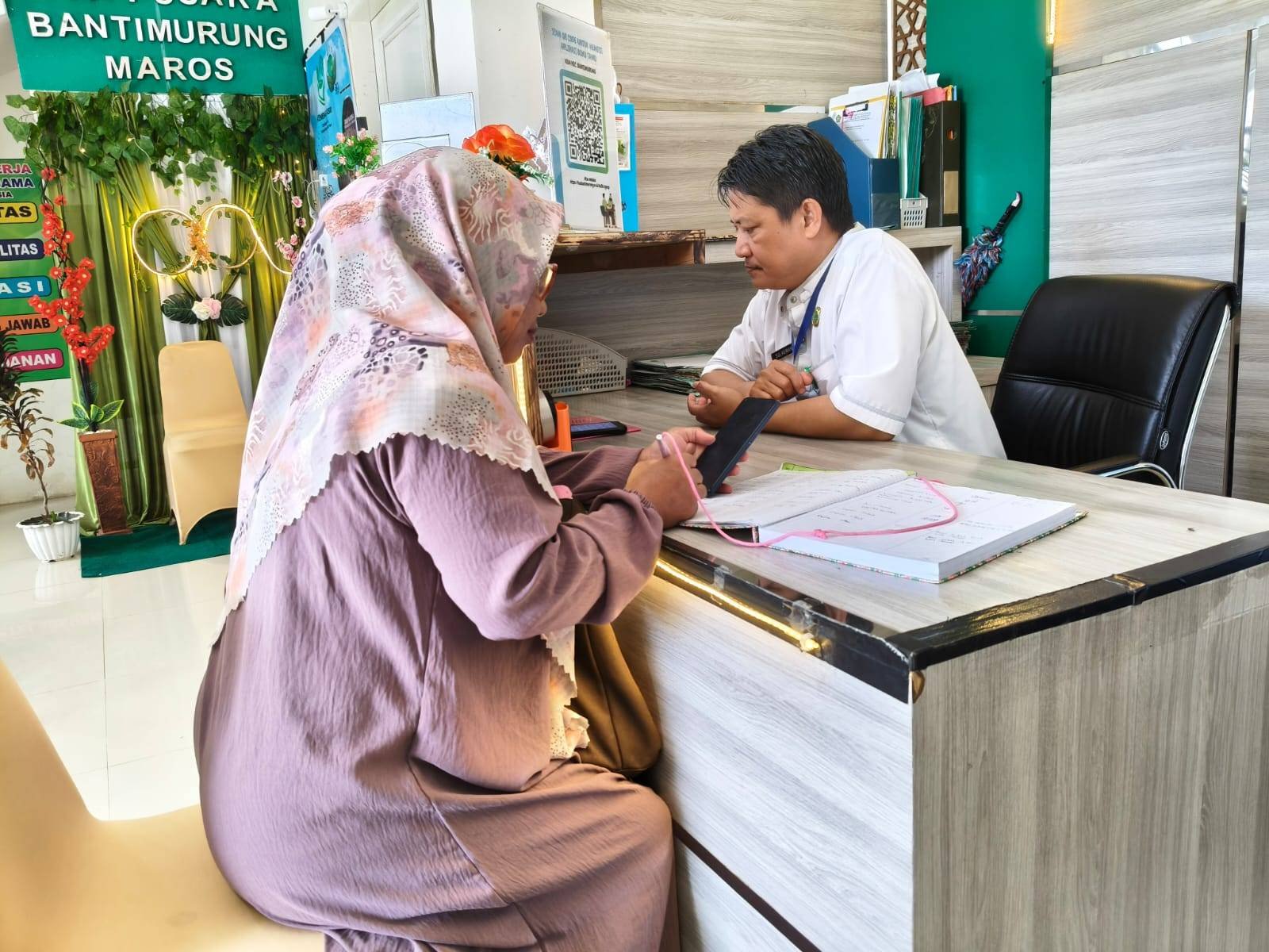 KUA Pusaka Bantimurung Melalui WAKAFKU Kembali Menerima Wakaf Uang dari Catin