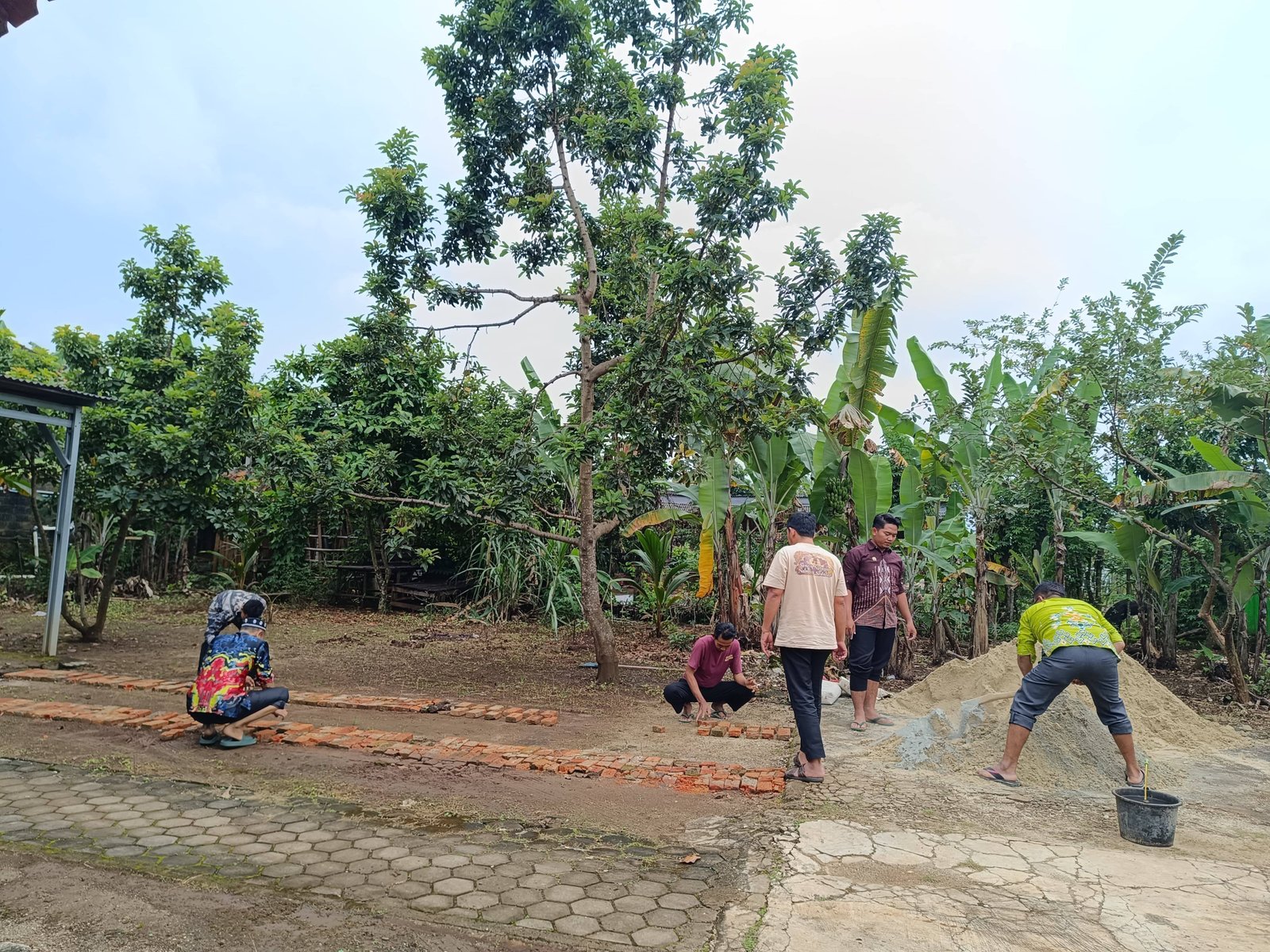 Implementasikan ASRI, KUA Sekampung Udik Bersih Lingkungan Kantor