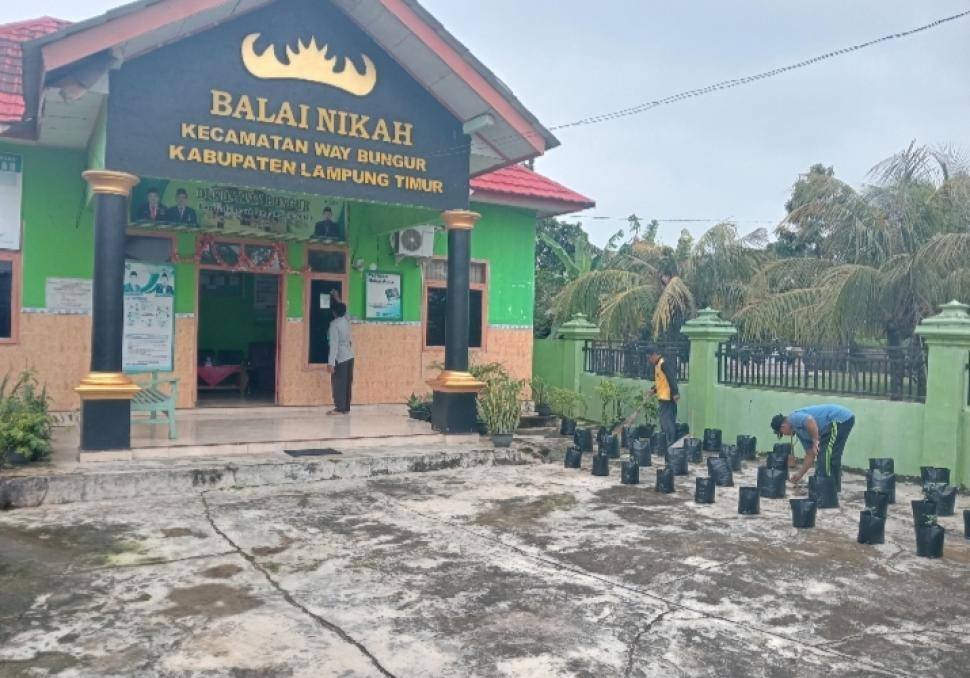 KUA Way Bungur Rutin Gelar Jumat Bersih