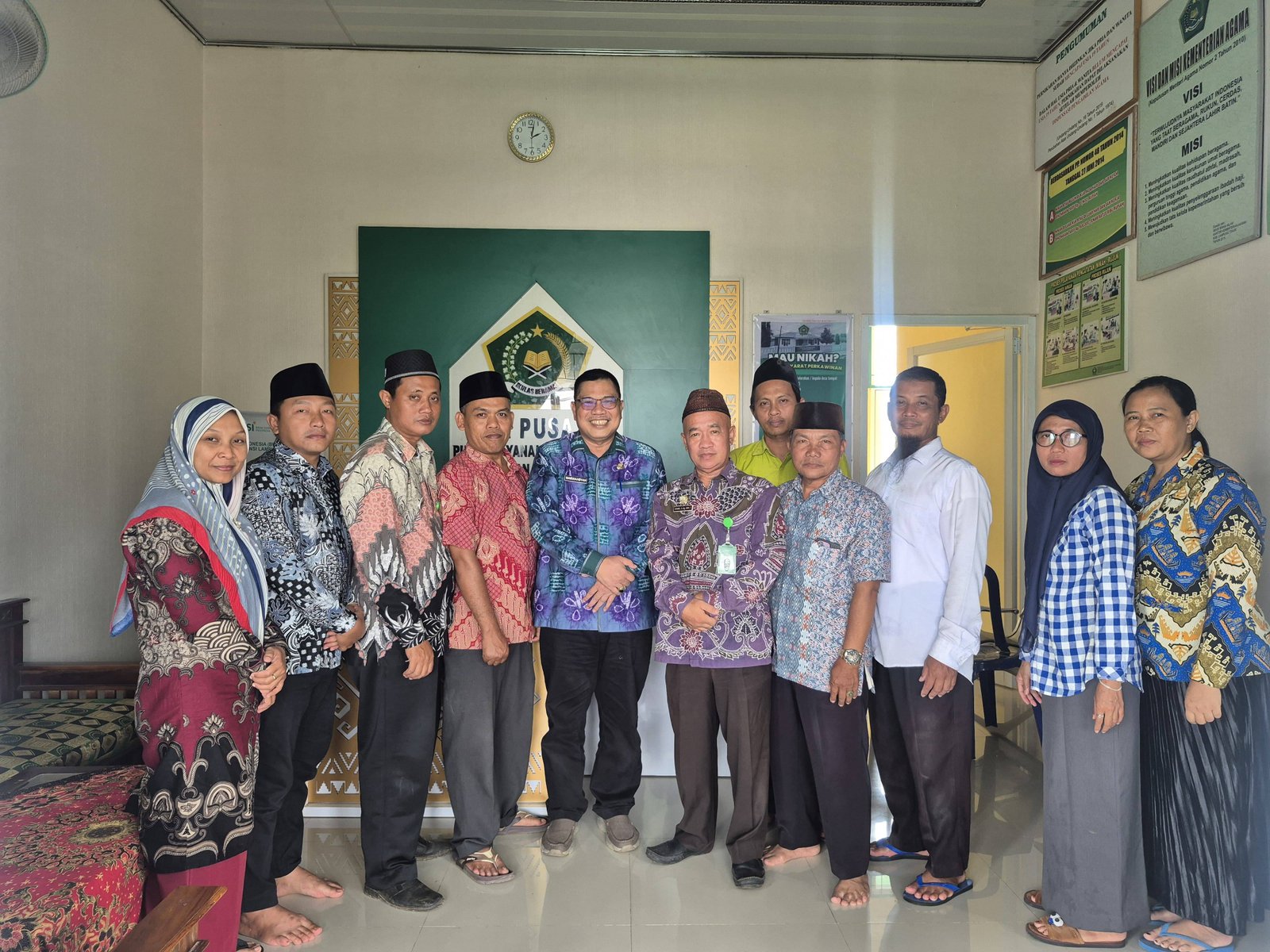 Kepala Kan Kemenag Lampung Timur Kunjungi KUA Sekampung di Jam Kerja Ramadlan