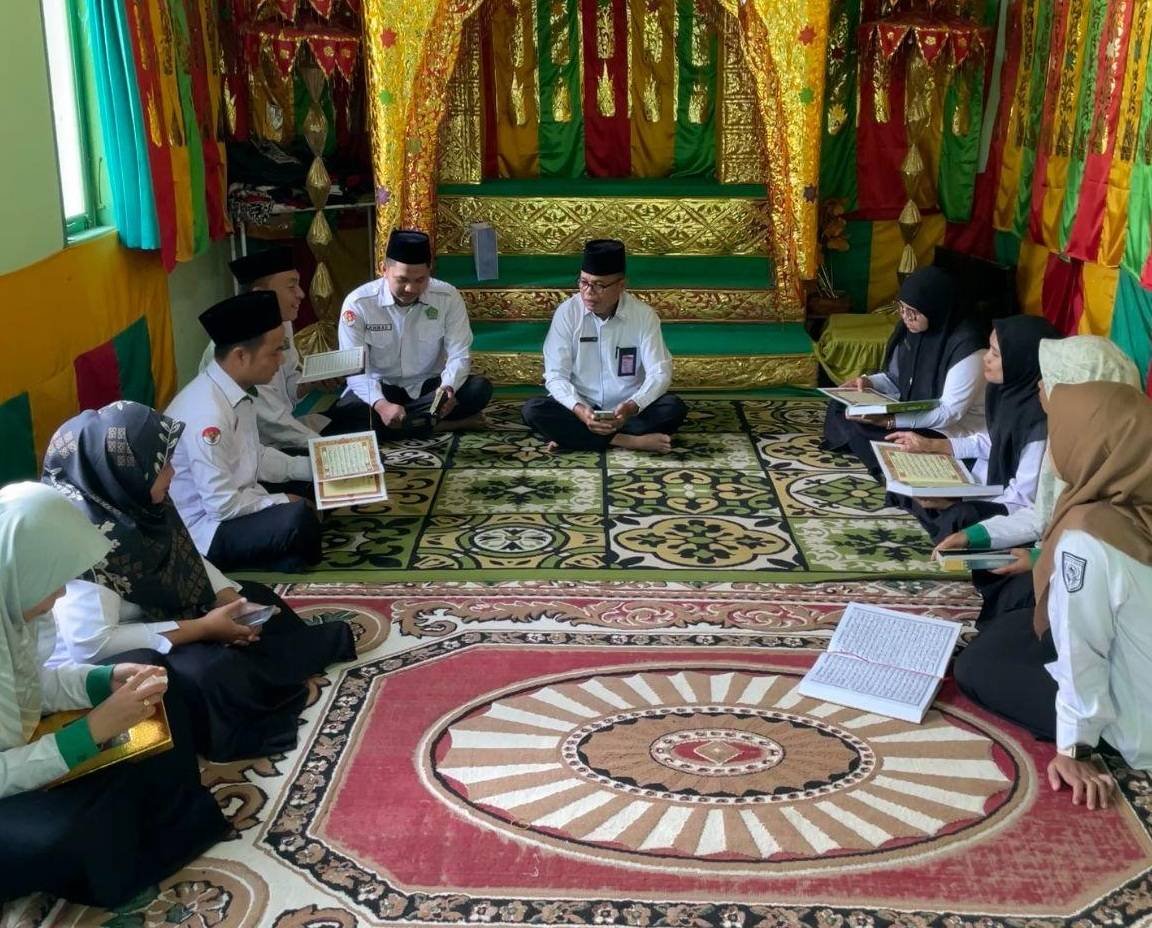 Tingkatkan Kualitas Ibadah, KUA Kecamatan Logas Tanah Darat Gelar Tadarus dan Tahsin Al-Fatihah