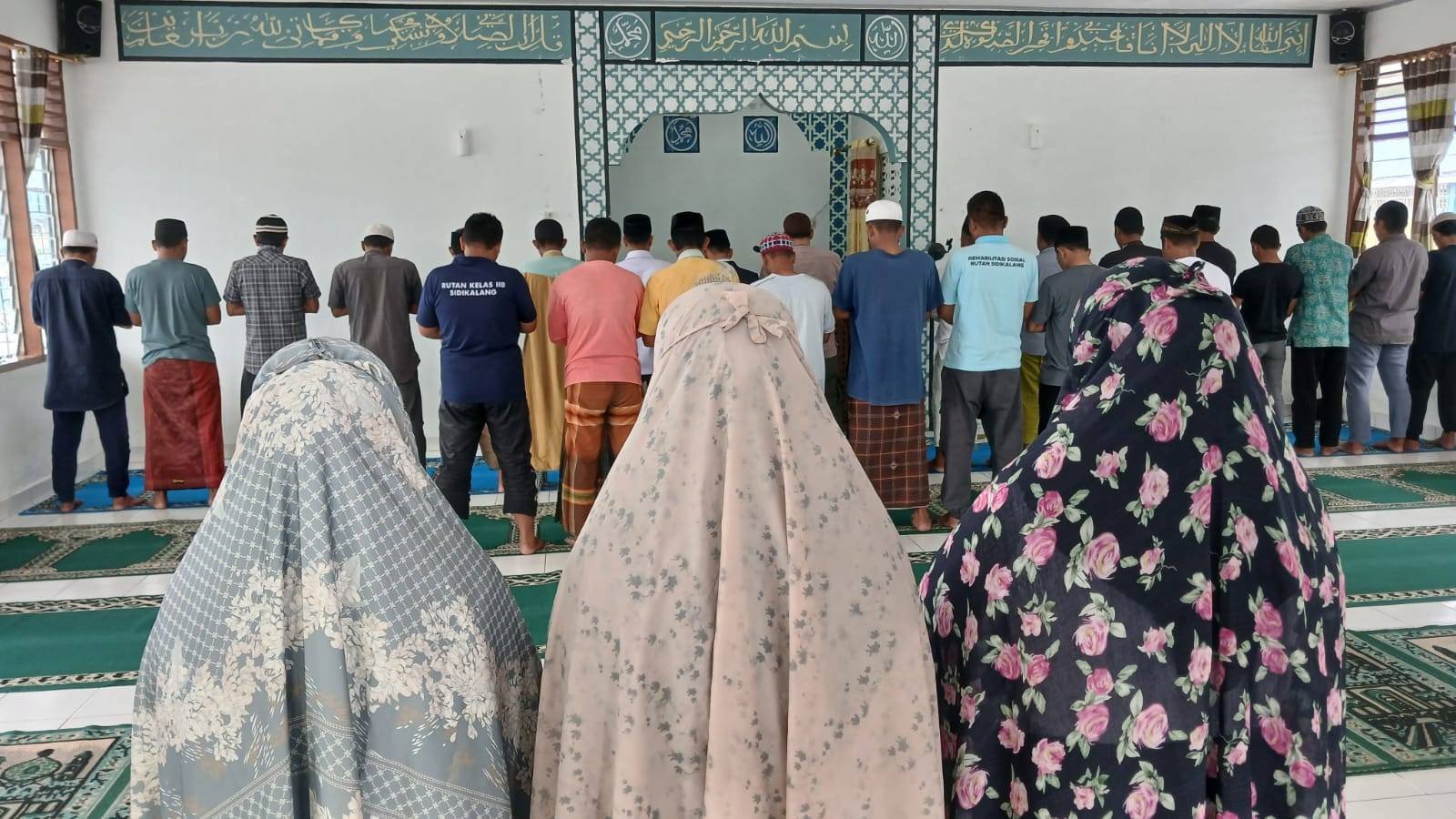 Sejukkan Batin di Balik Jeruji, KUA Sidikalang Gelar Salat Tasbih Bersama Warga Binaan