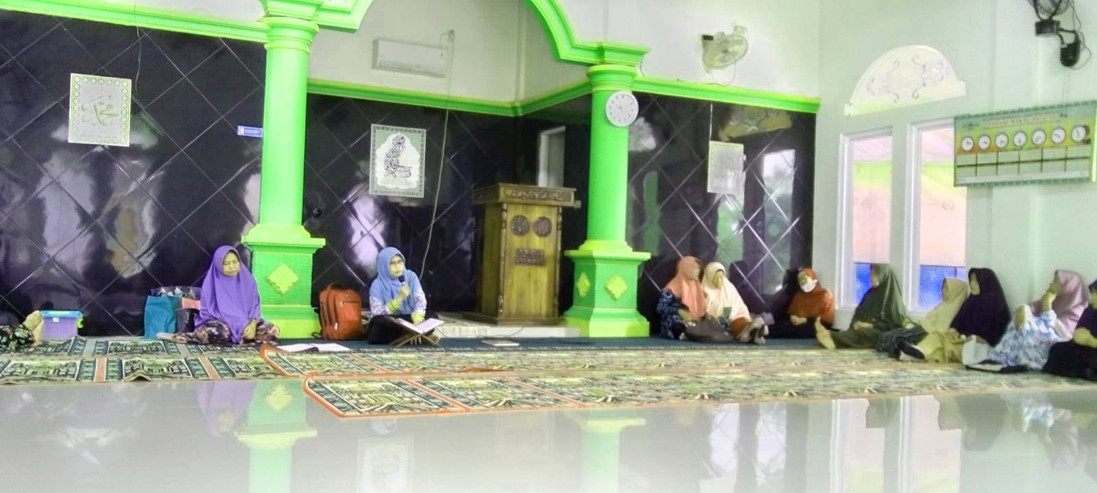 Penyucian Jiwa di Bulan Mulia: Penyuluh Agama KUA Ambarawa Beri Bimbingan di MT Darus Sa’adah