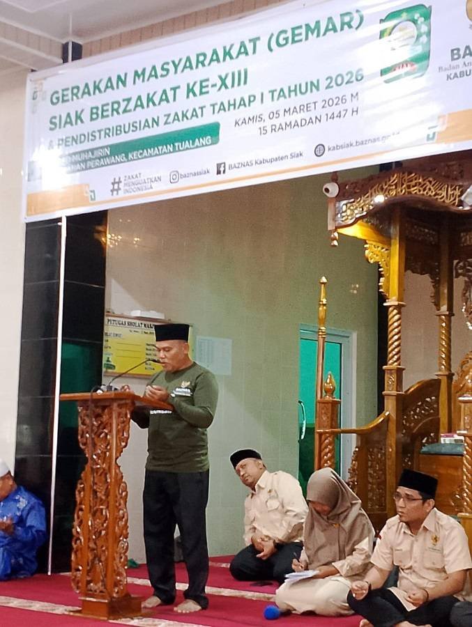 Kepala KUA Tualang Pandu Doa pada Kegiatan Gemar Zakat ke-XIII Tahap I di Kecamatan Tualang