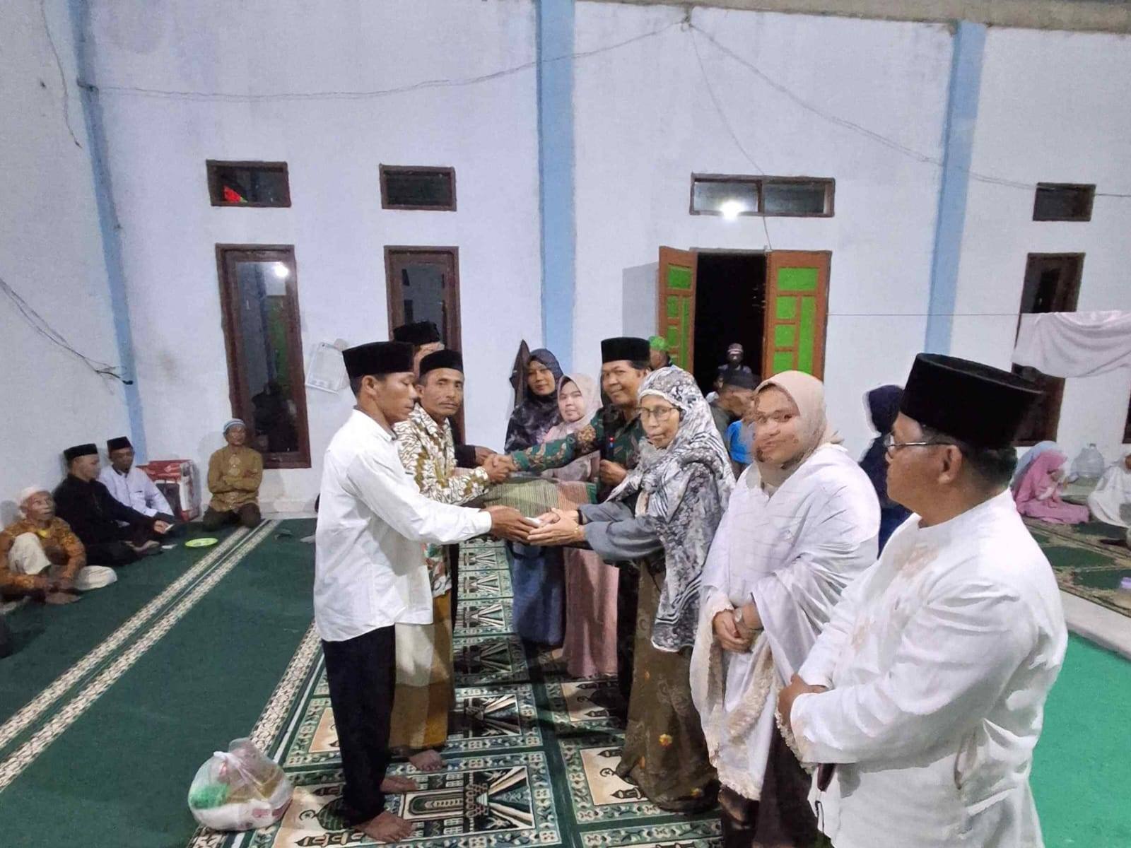 Pererat Ukhuwah, KUA Sumbul Hadiri Safari Ramadan dan Santunan Jajaran Kemenag di Masjid Nurul Amal