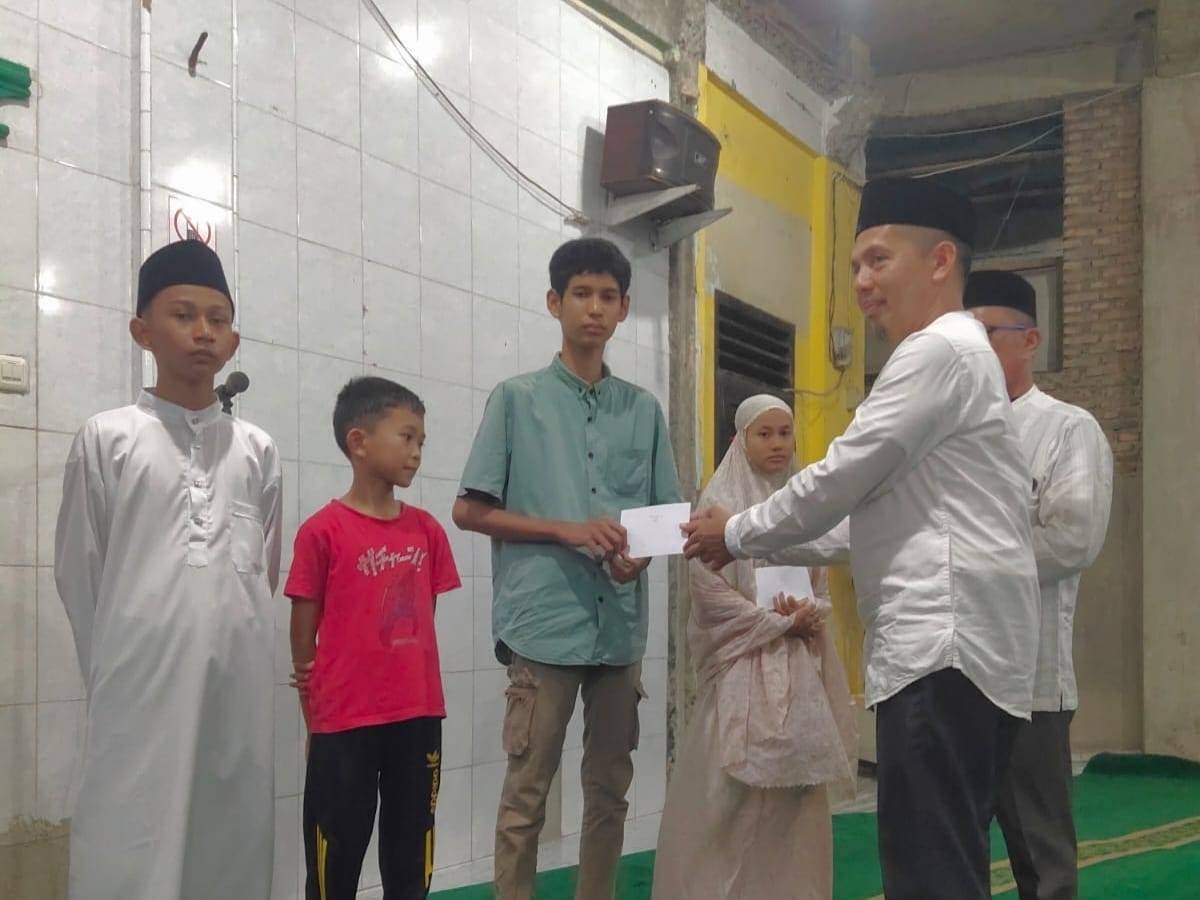 KUA Medan Perjuangan Apresiasi Kreativitas Santri Magrib Mengaji pada Peringatan Nuzulul Quran