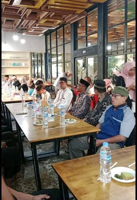 Kepala KUA Mandau Saim Ajak IPMBS Jaga Tali Persaudaraan di Era Digital dalam Buka Bersama di Cafe Stories