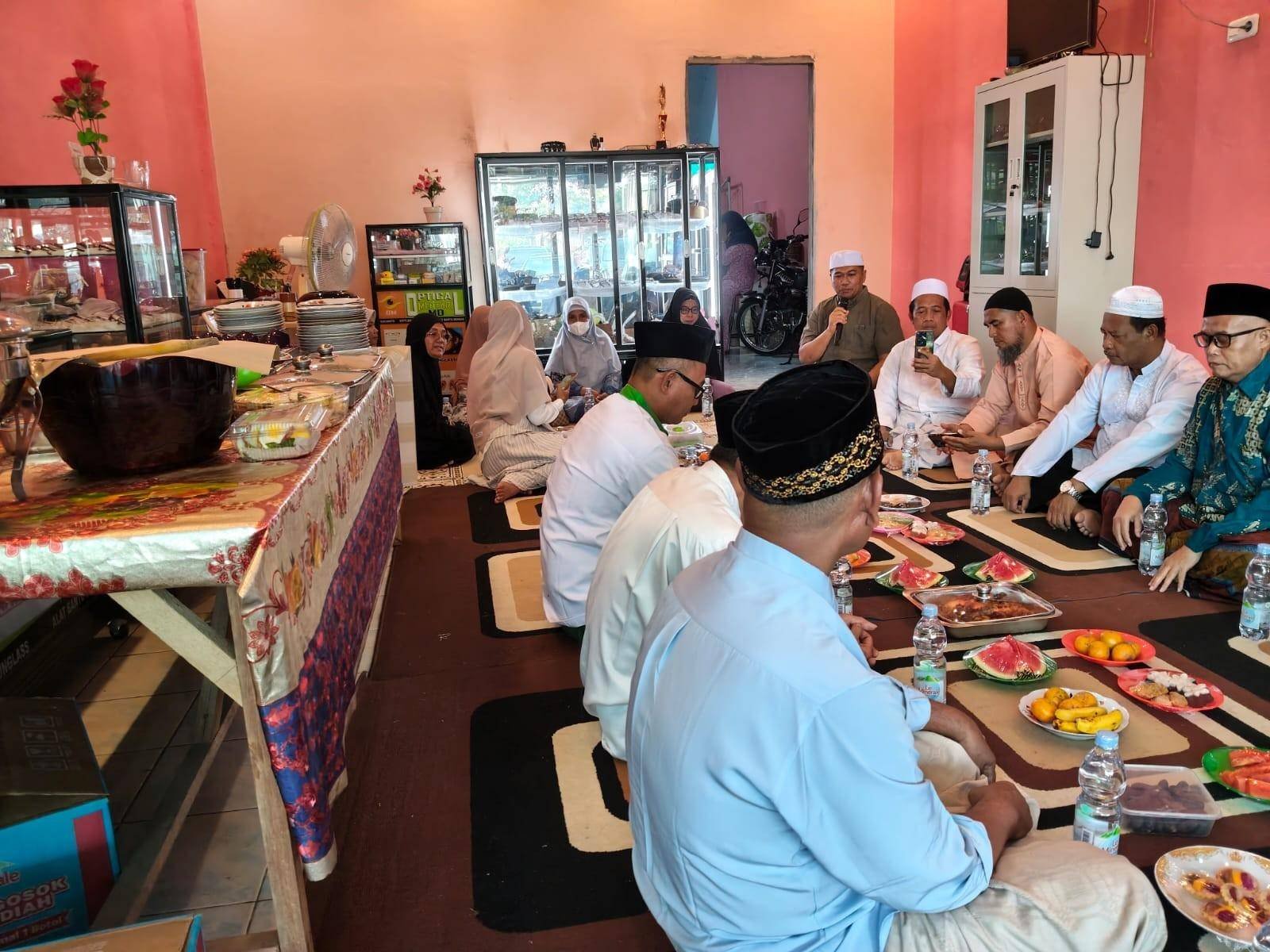 Camat dan Kepala KUA Dayun Resmikan Pengurus IPHI dalam Bukber Ramadan di MD Optikal