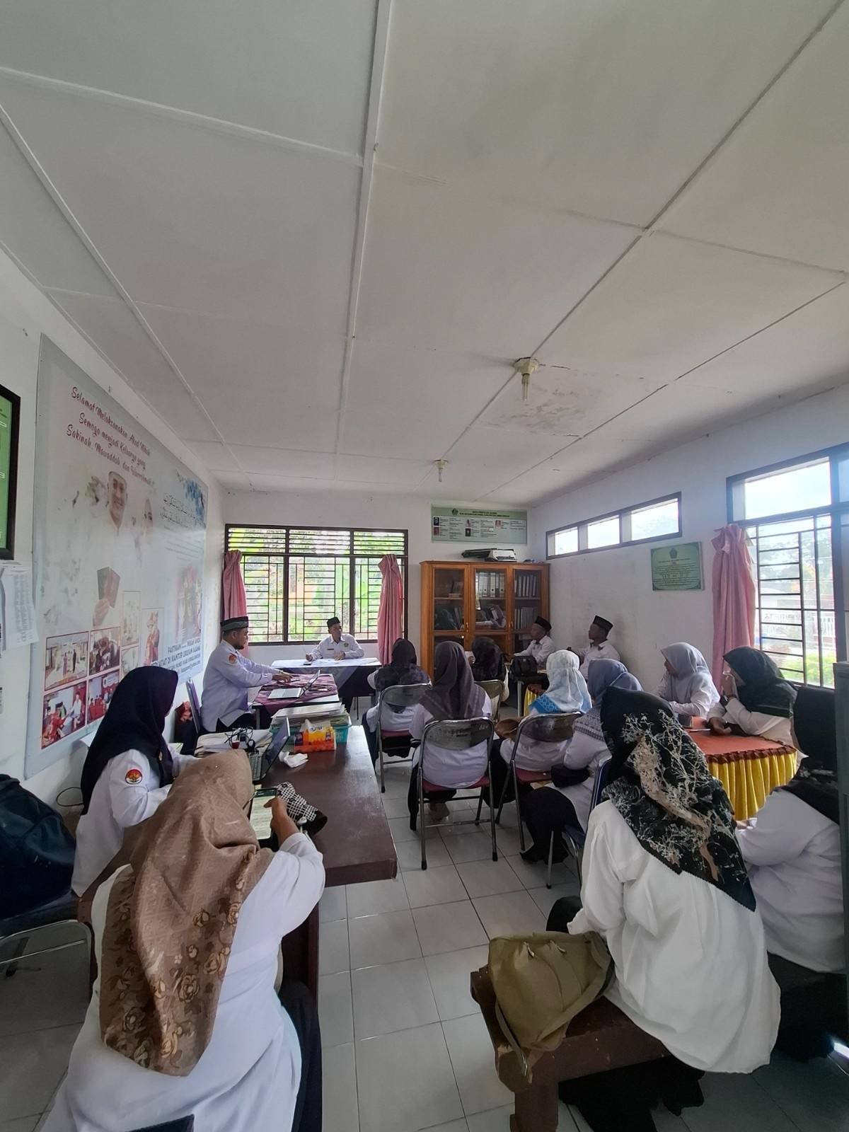 Rakor Tiga KUA: Perkuat Disiplin Kerja dan Sosialisasi Zakat Fitrah Menjelang Lebaran