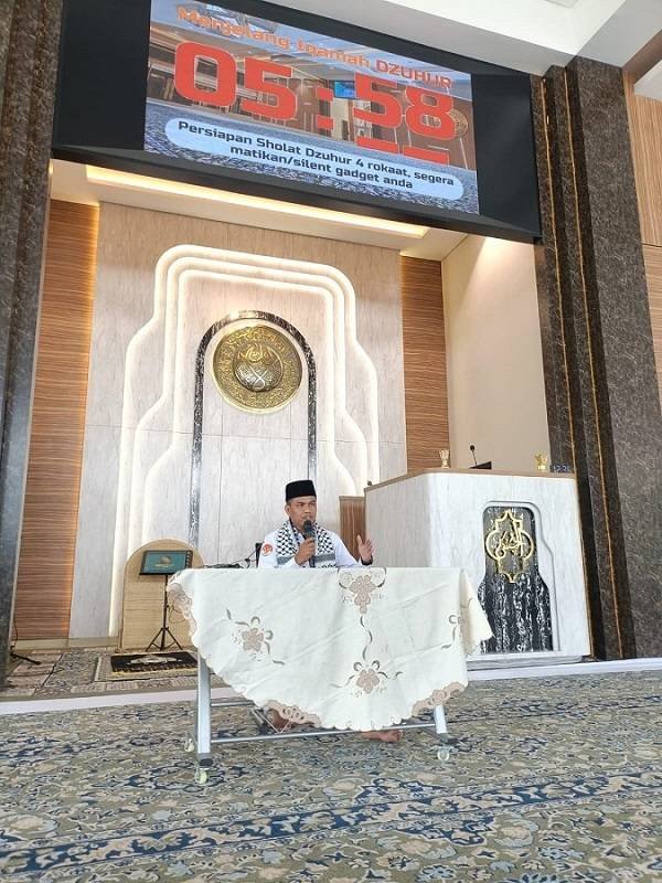 Kepala KUA Rumbai Barat Berikan Tausyiah Ramadhan di Masjid Al Husna Muara Fajar