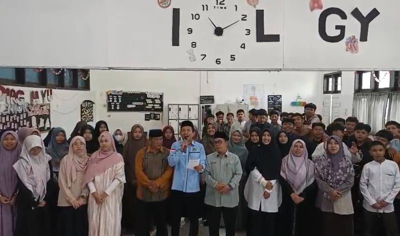 Menanamkan Akhlak di Usia Remaja, BRUS KUA Binjai Barat Hadir Menginspirasi Siswa SMA IT Al Fitiyah