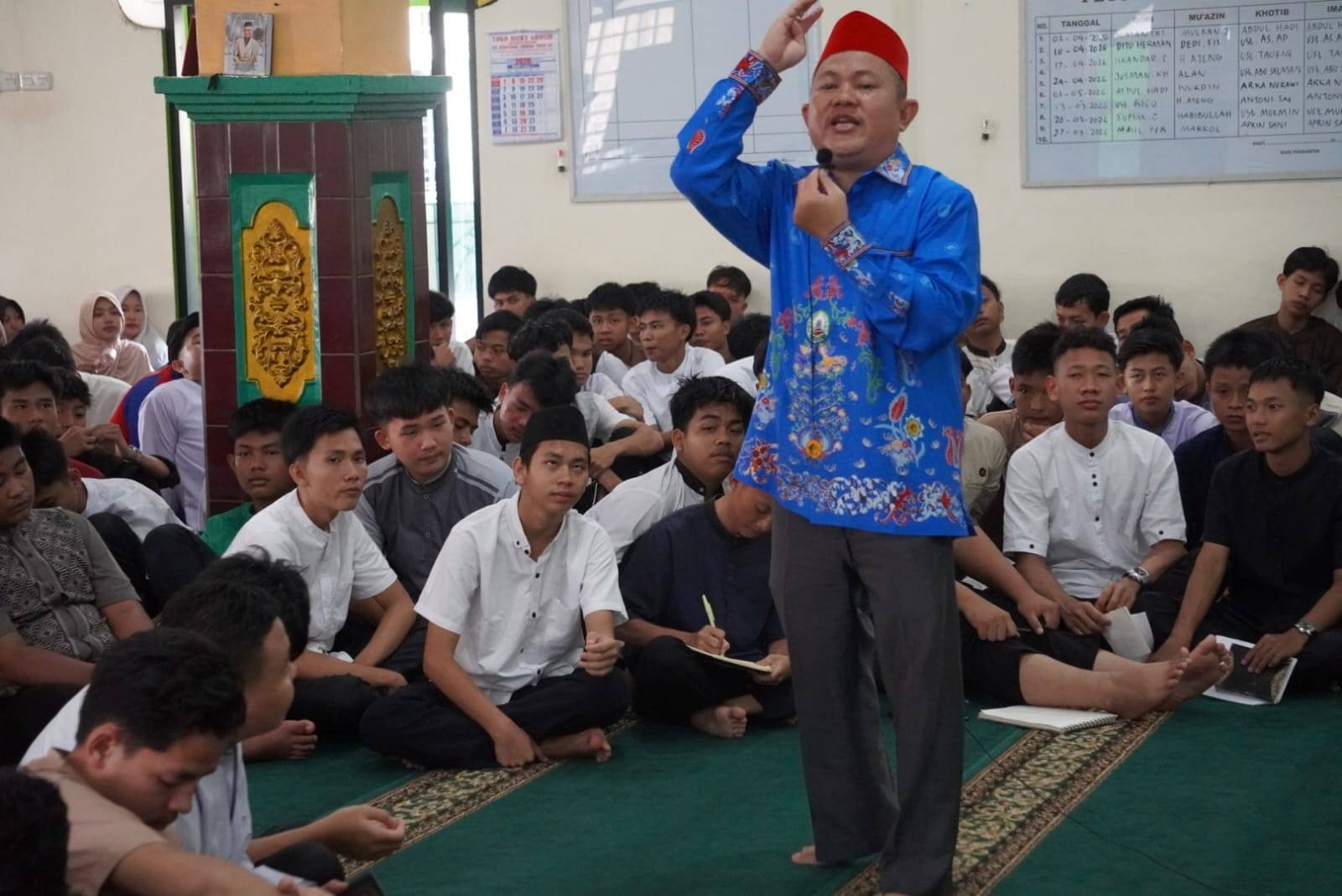 Kepala KUA Penukal Utara Jadi Motivator BRUS Pada Pesantren Kilat Gabungan 