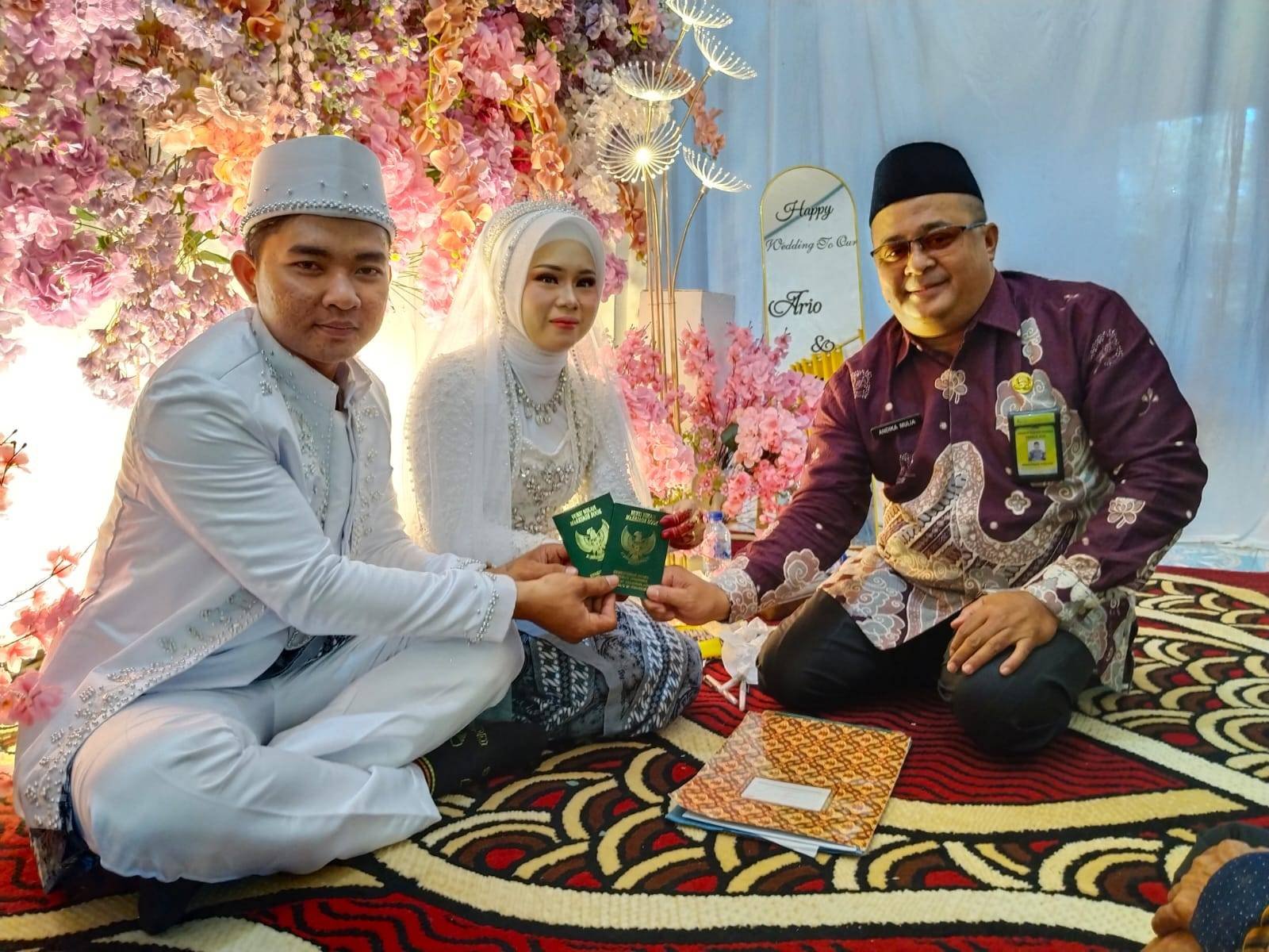 Pasca Ramadhan, Ka. KUA Bosar Maligas Laksanakan Pencatatan Pernikahan dengan Penuh Semangat Pelayanan