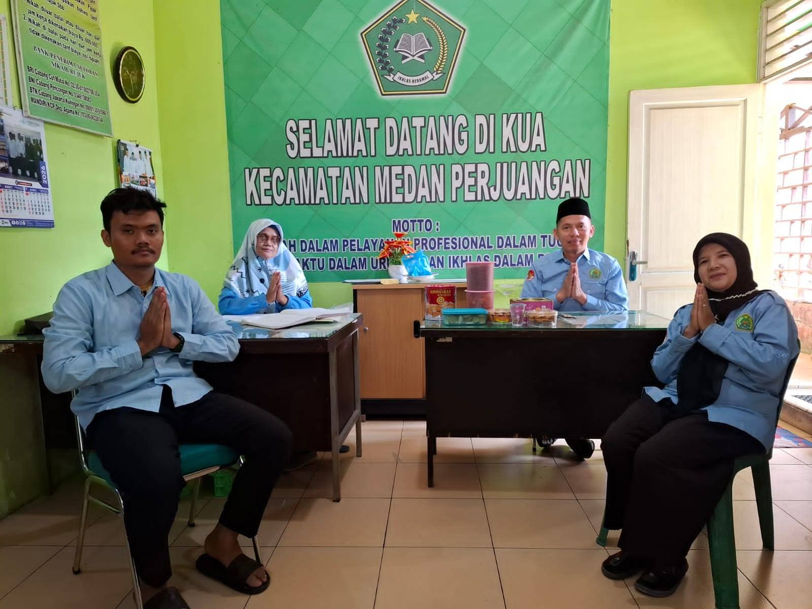 Manisnya Pelayanan di KUA Medan Perjuangan: Suguhan Kue Lebaran yang Mencairkan Sekat Birokrasi
