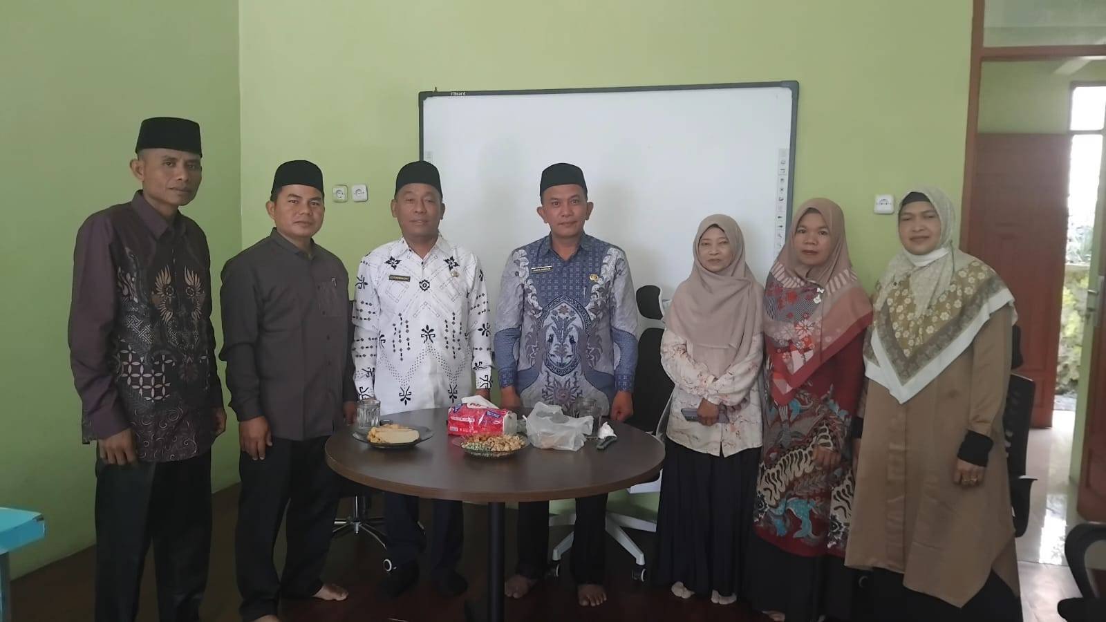 Pantau Disiplin Pegawai Ka.Subbag TU Kemenag Pakpak Bharat Kunjungi KUA Kerajaan