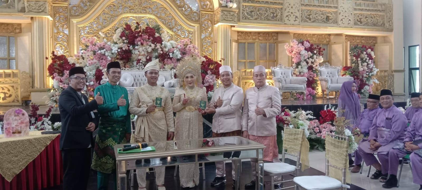 Penghulu KUA Sail Pimpin Akad Nikah, Ustadz UAS Menjadi Saksinya.  