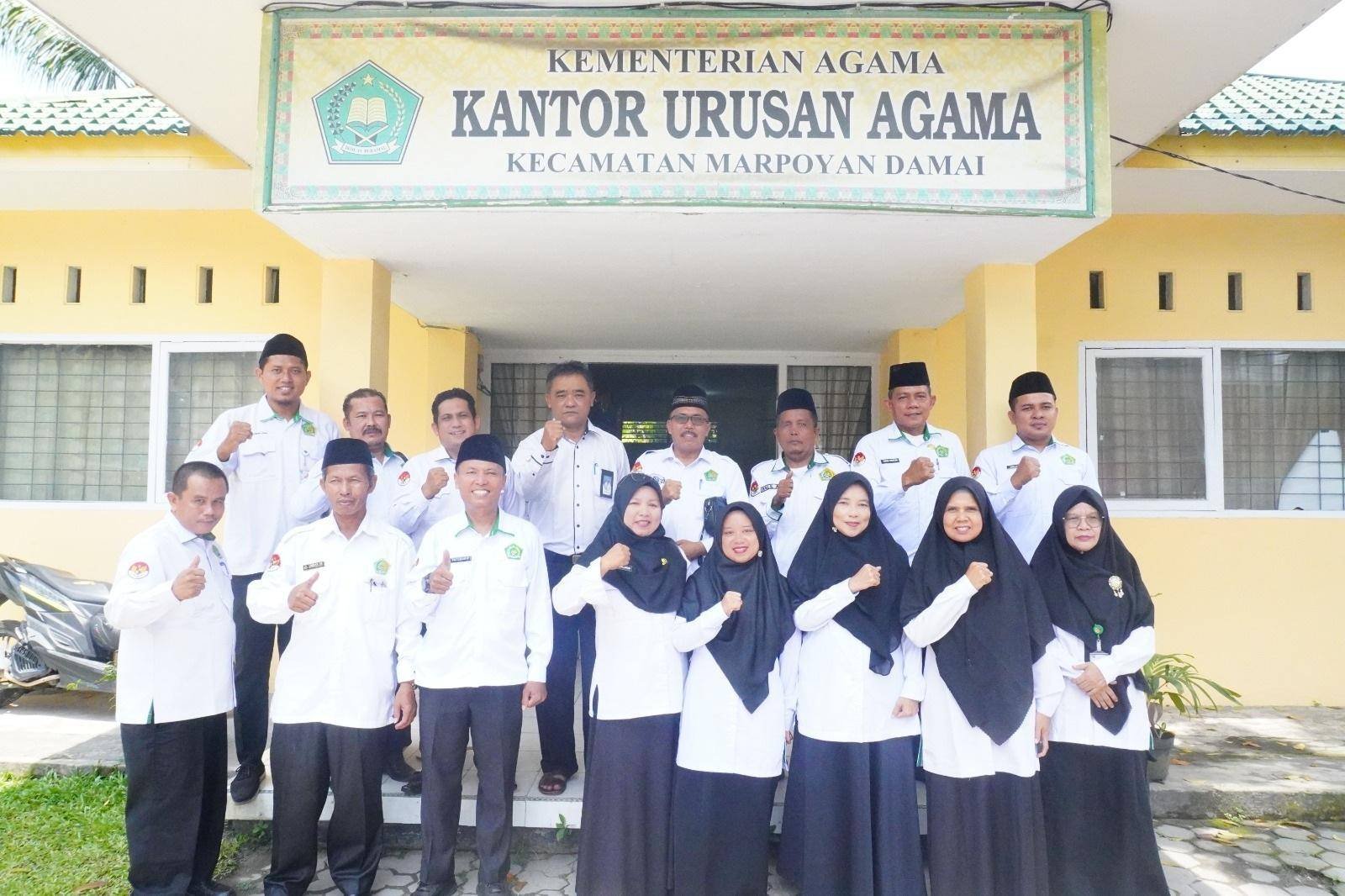 Moniotoring Pasca Lebaran, Ka. KUA Sambut Kedatangan Ka. Kankemenag Kota Pekanbaru. 