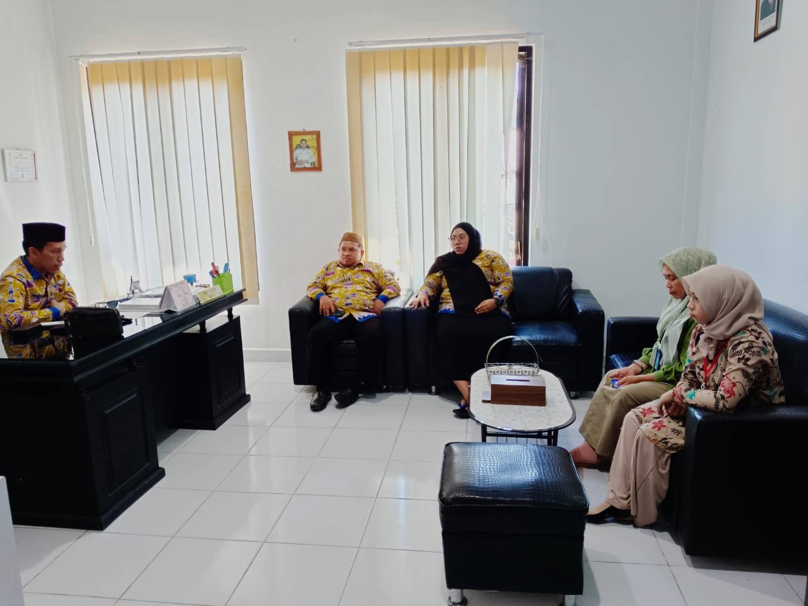 Tingkatkan Kualitas Layanan, Kepala KUA Dungingi Beri Pembinaan Kepada Petugas PTSP