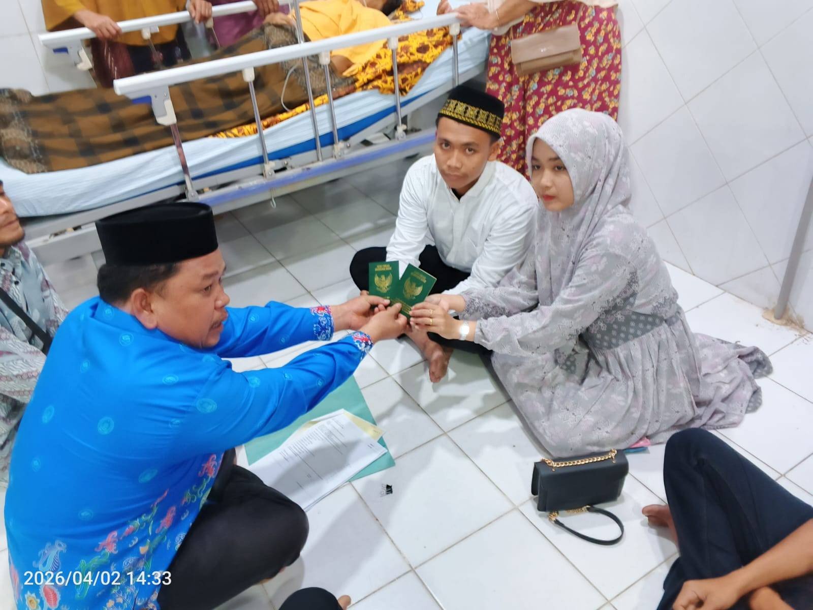 Ka KUA Pegajahan Catatkan Akad Pernikahan di RS, Haru Saat Wali Nikah Terbaring Sakit