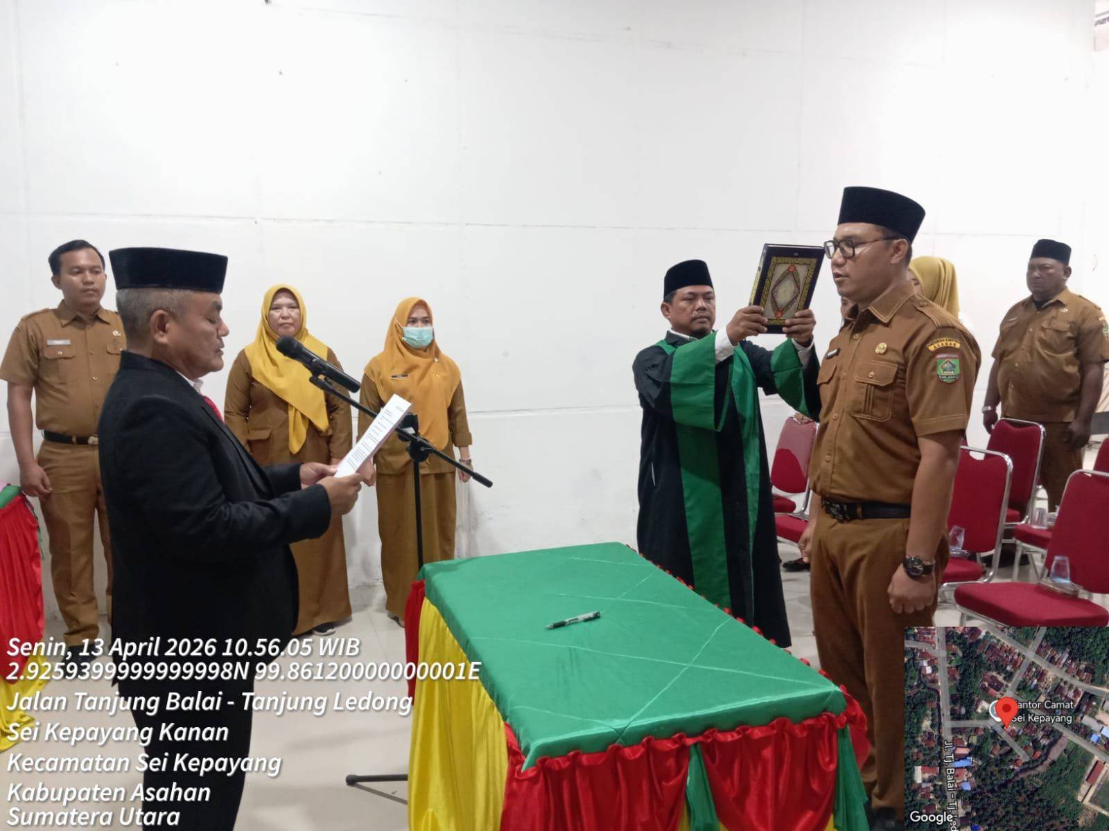 Sakral dan Khidmat, Kepala KUA Jadi Rohaniawan Sekaligus Pimpin Doa Pelantikan Pj Kades