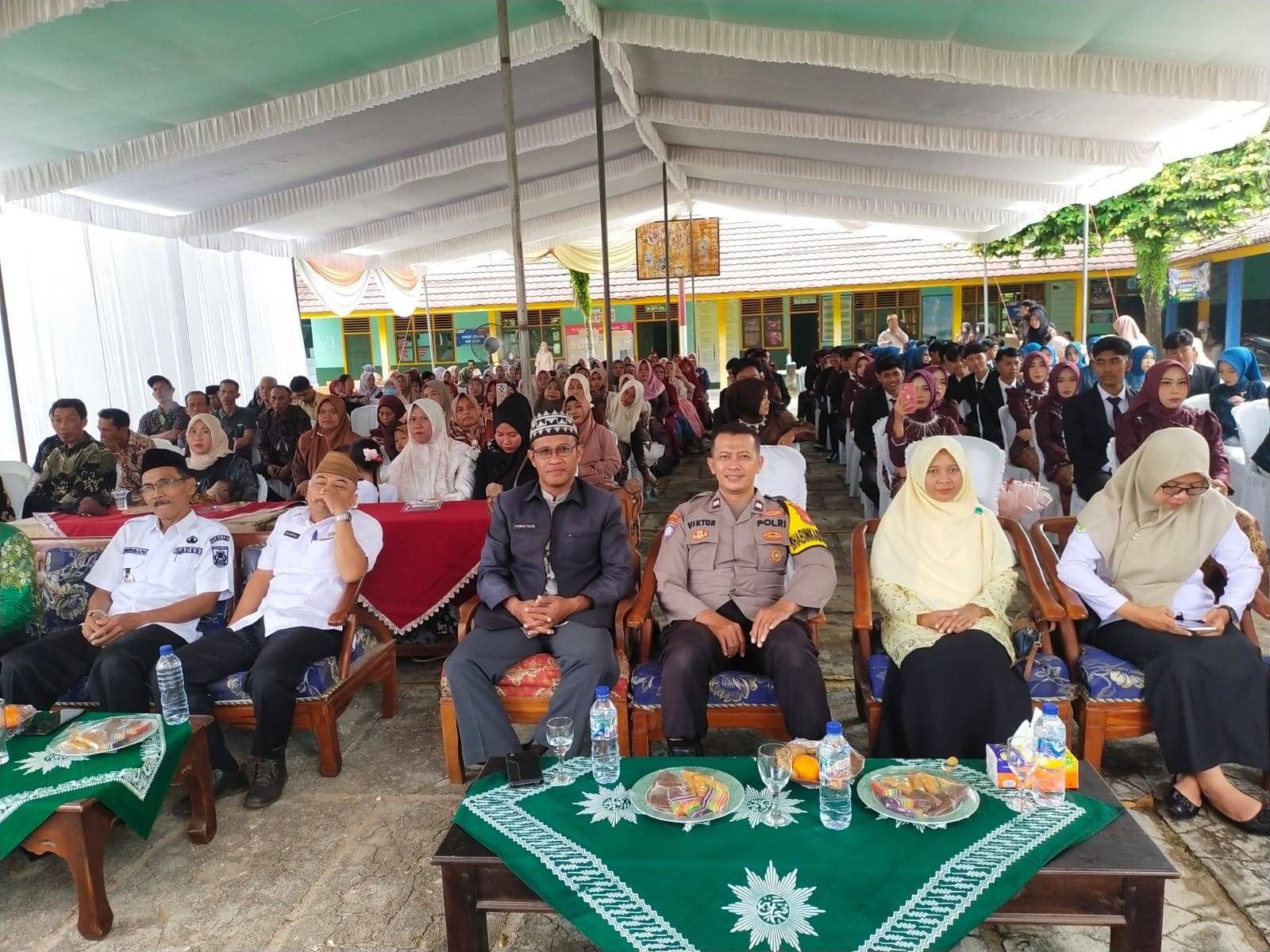 Kepala KUA Braja Selebah Hadiri Pelepasan Siswa Madrasah