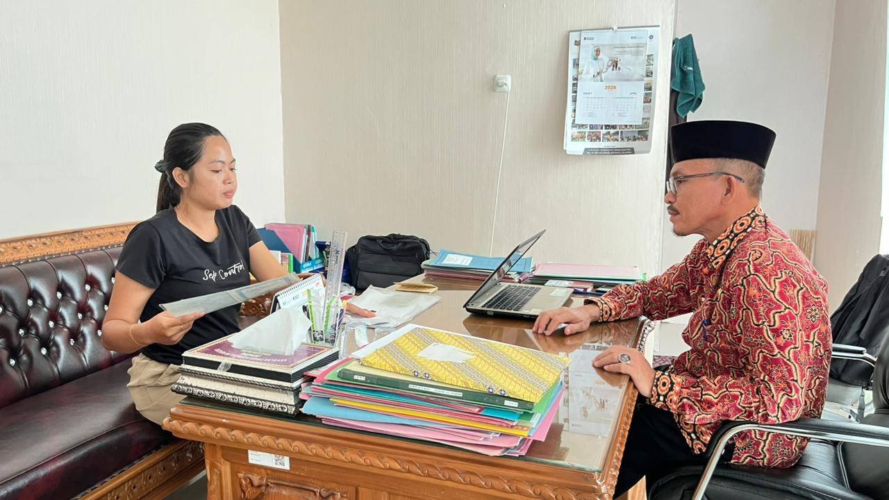Kepala KUA Metro Kibang Layani Konsultasi Perbaikan Buku Nikah