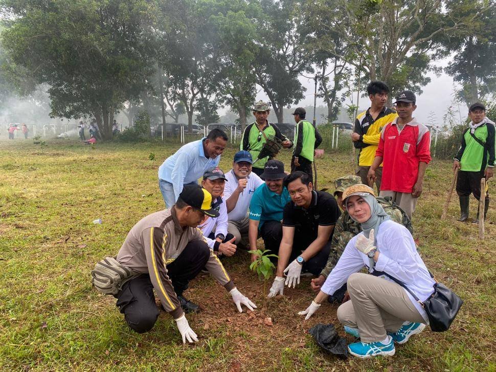 Keluarga KUA Labuhan Ratu Dukung Gerakan Indonesia ASRI