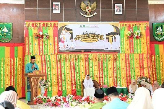 Penuh Haru, Penghulu KUA Rupat Utara Pimpin Doa dan Tepung Tawar Pelepasan Satu-Satunya Calon Jamaah Haji