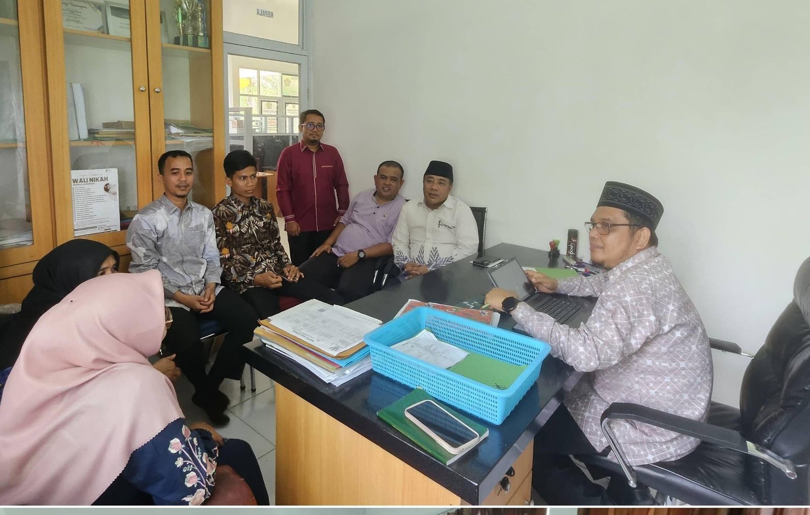 Menggapai Panggilan Ilahi: Kepala KUA Bangkinang Kota Resmi Lepas Dua Pegawai Berhaji 2026