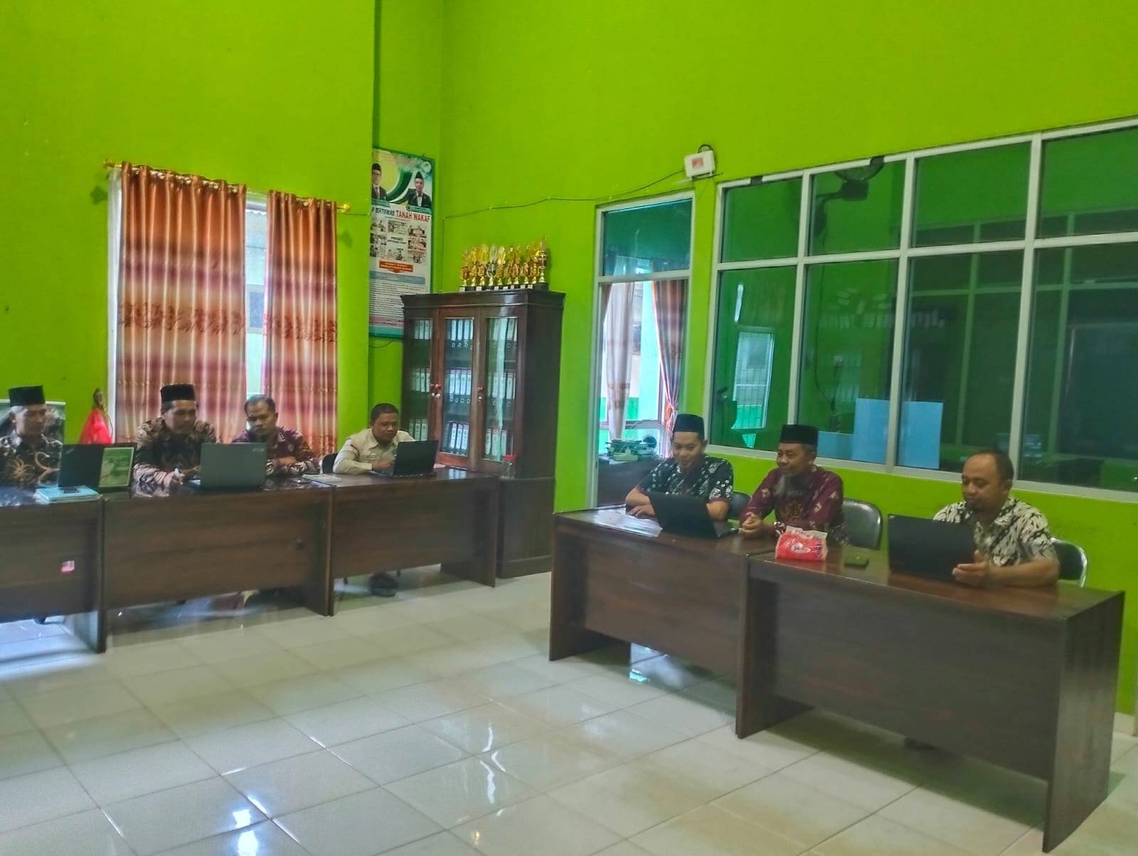 Kepala KUA Purbolinggo Perdalam Ilmu Rashdul Kiblat Lewat Syariah Insight Room