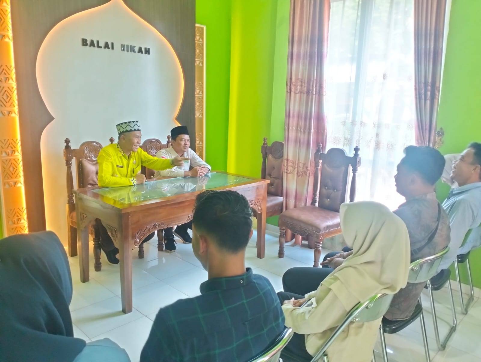 KUA Purbolinggo Bekali Tiga Pasang Calon Pengantin Lewat Bimbingan Perkawinan