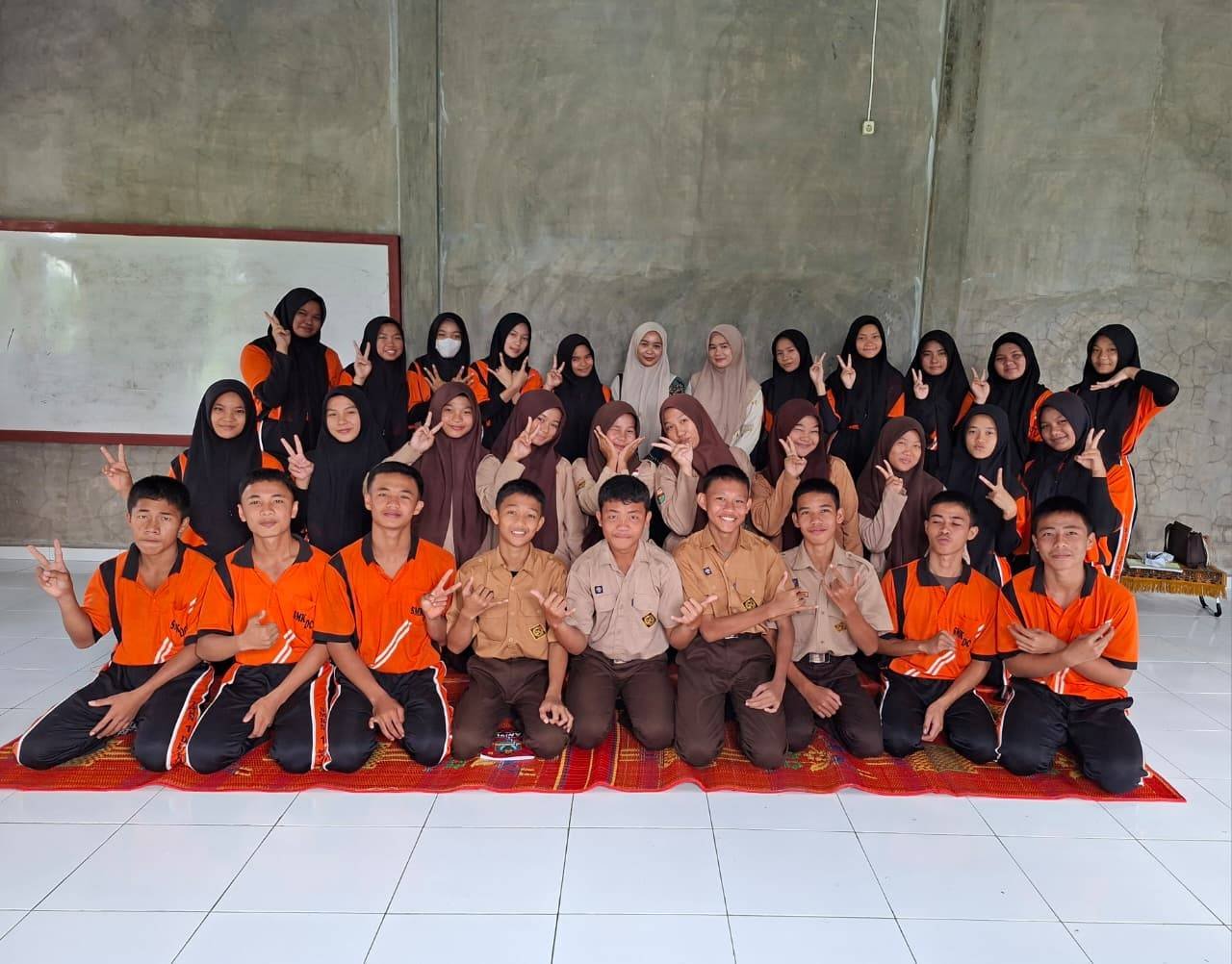 KUA Gunungsitoli Utara Melalui PAI Ajak Siswa SMK Dharma Caraka Gunungsitoli Selatan Jadi Pelajar Tangguh dan Beriman