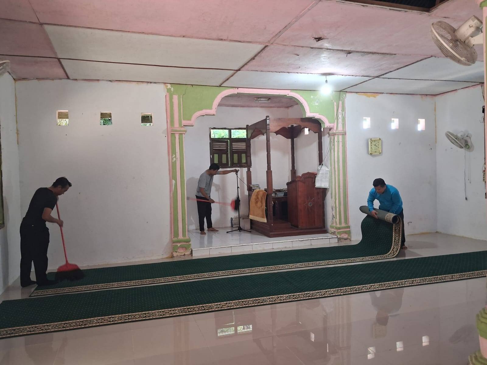 KUA Habinsaran Borbor dan Nassau Gelar Geber Masjid di Masjid Arrahman Pagargunung