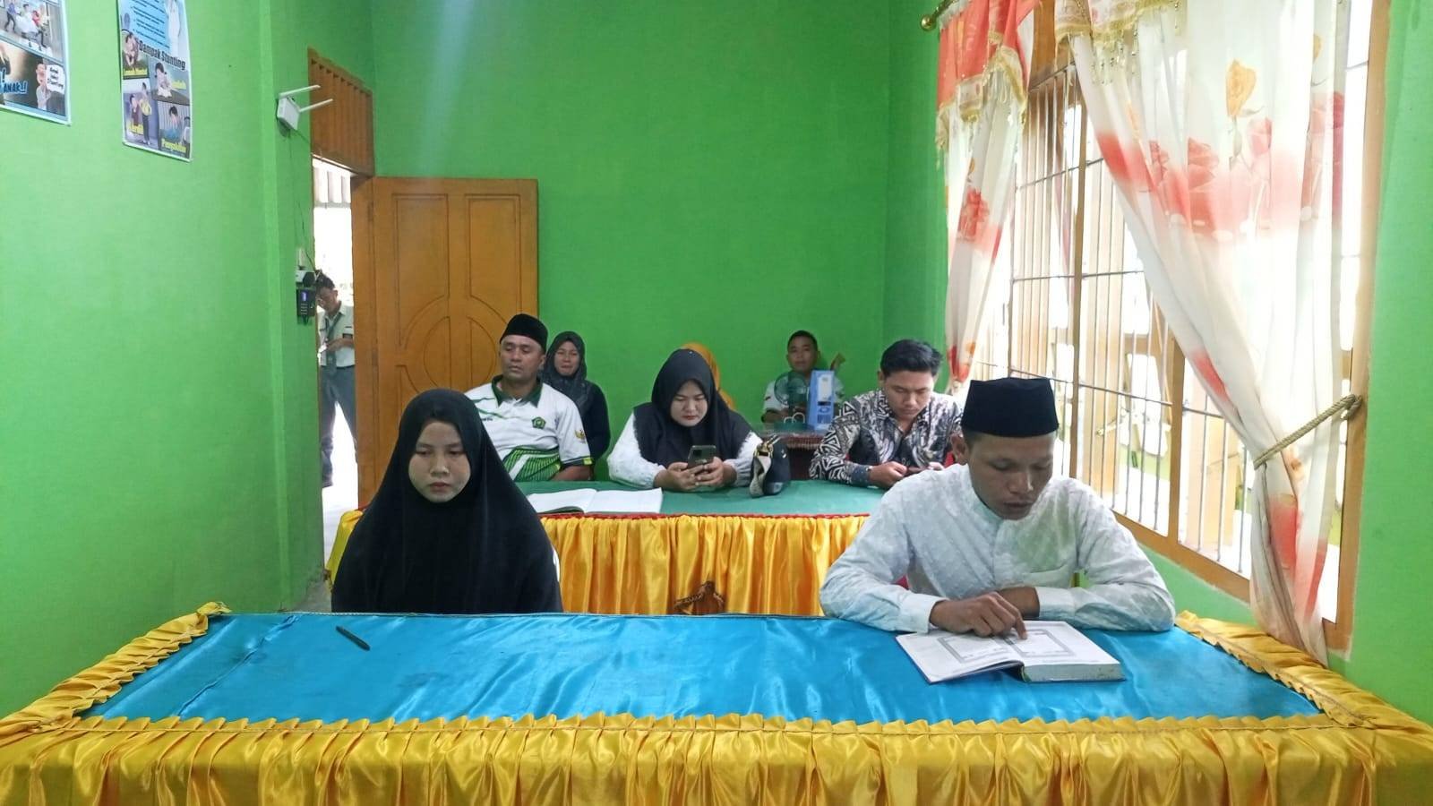 Kepala KUA Hiliduho Jadi Fasilitator Bimbingan Perkawinan bagi Catin di KUA Idanogawo