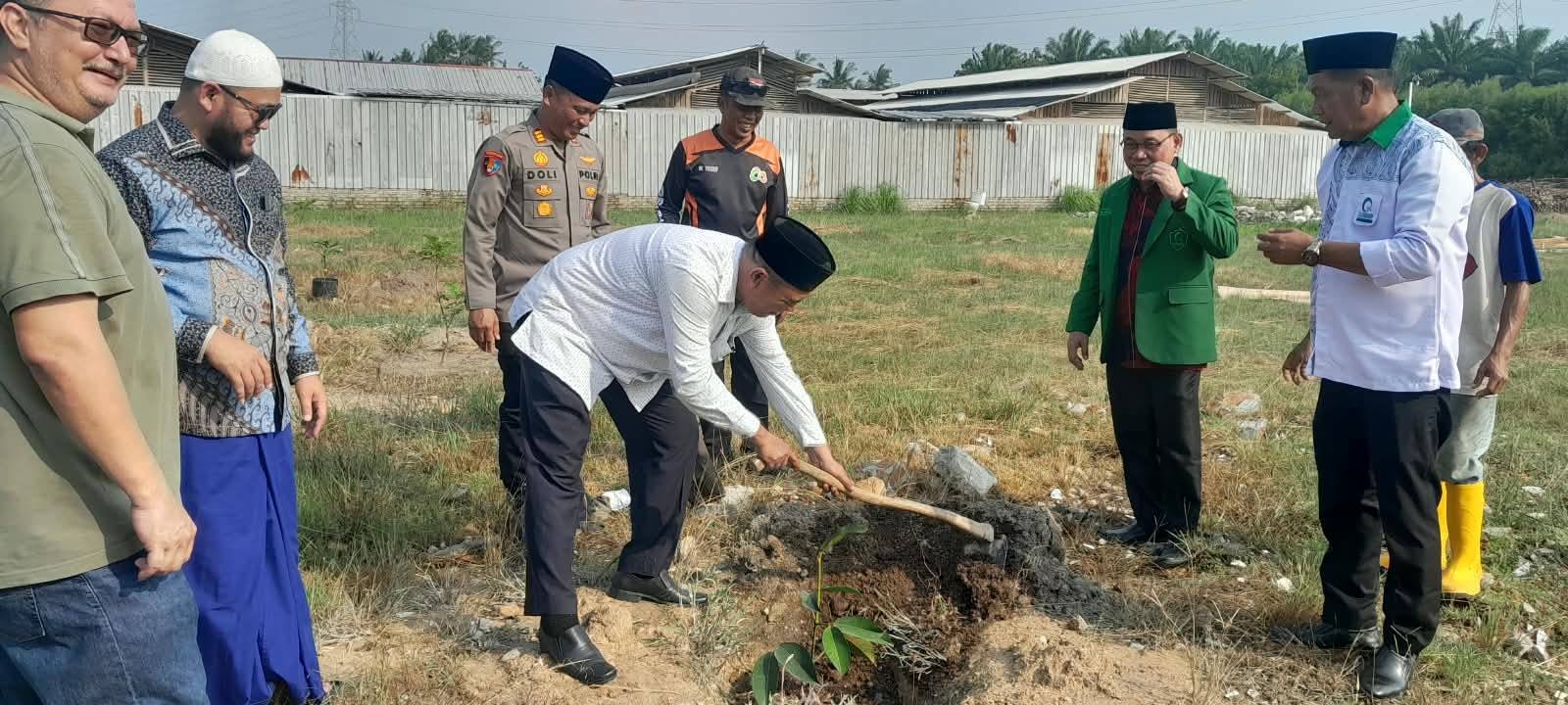 Sinergi Keumatan! KUA Galang, Al Washliyah, dan Forkopimcam Gelar Penanaman Pohon di Atas Tanah Hibah Pesantren Jaharun A