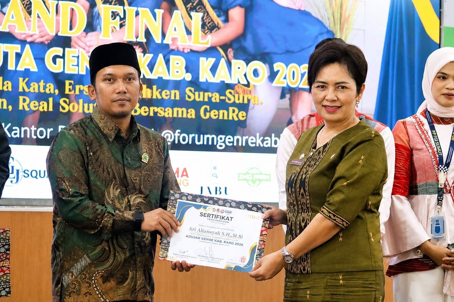 Terima Penghargaan dari BKKBN Karo, Kepala KUA Berastagi Tegaskan Komitmen Perkuat Kolaborasi Lintas Sektoral