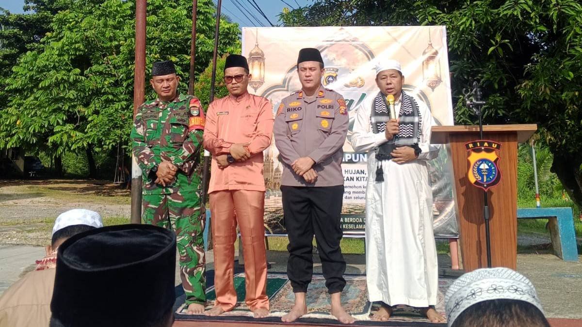 KUA Tapung Hulu Bersama Forkopimcam Gelar Shalat Istisqa’ Berjamaah di Halaman Polsek