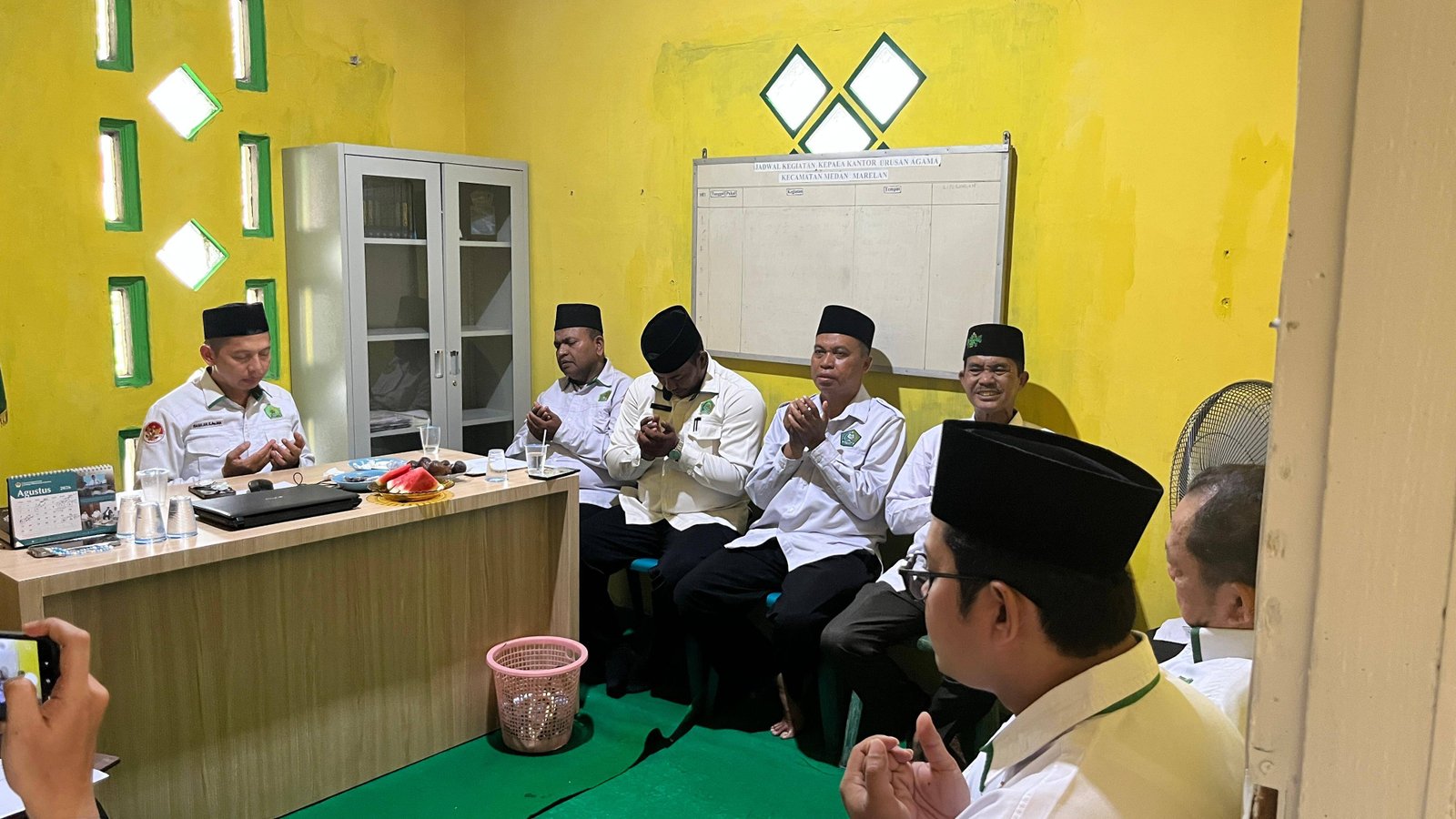 KUA Medan Marelan Awali Aktivitas dengan Rapat dan Doa Bersama, Kepala KUA Tekankan Disiplin dan Kepatuhan Regulasi