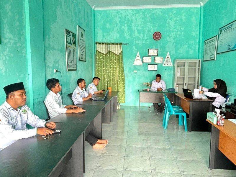 Perkuat Sinergi, KUA Sei Kepayang Gelar Rapat Bersama Kepala KUA Baru