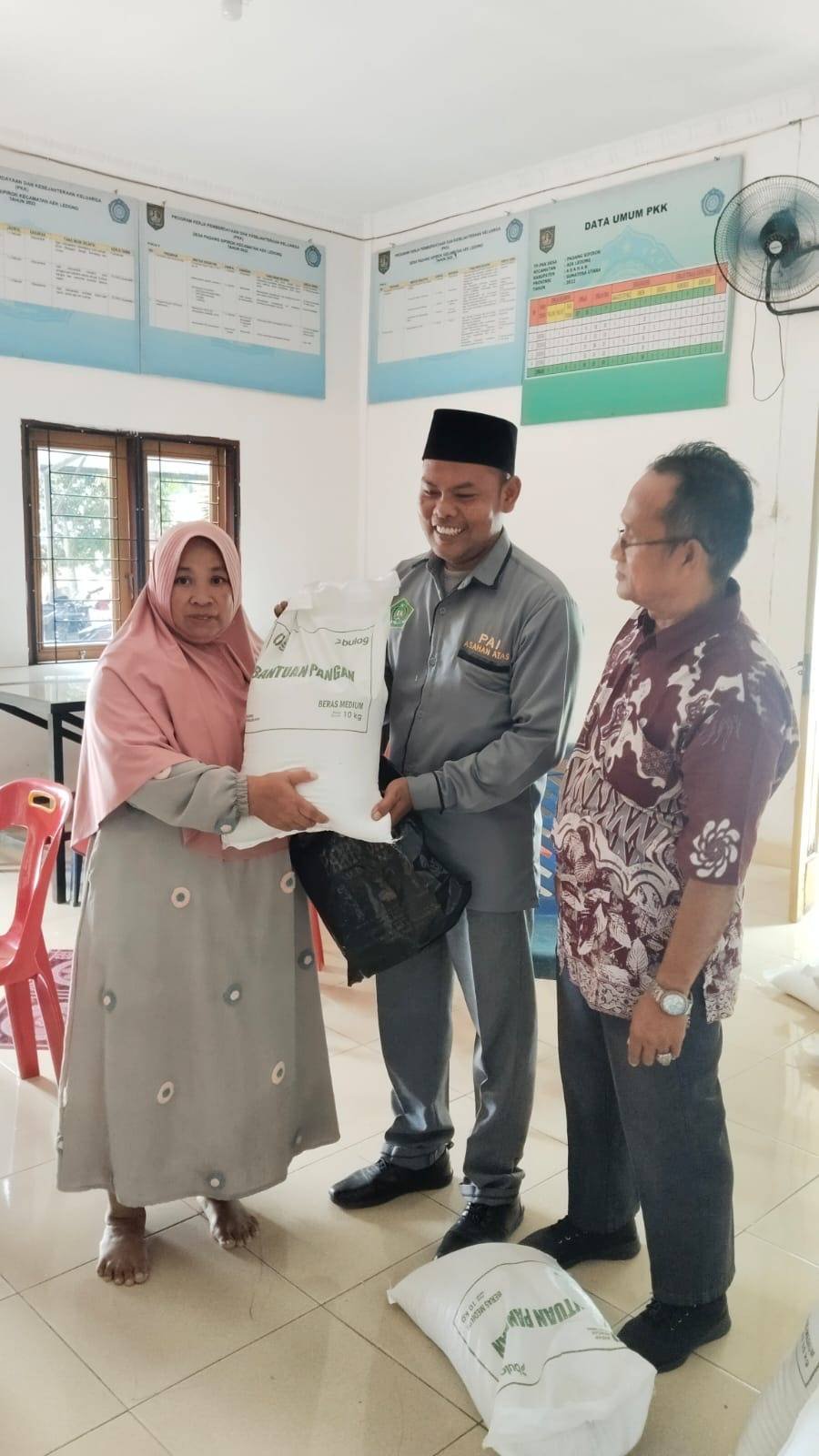KUA Aek Ledong Optimalisasikan Peran Penyuluh Kawal Penyaluran Bantuan Pangan Beras Untuk Masyarakat Desa Padang Sipirok