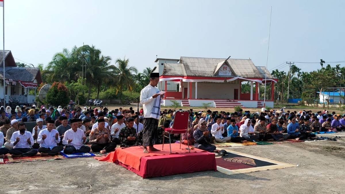 KUA Gaung Pimpin Ikhtiar Spiritual, Gelar Salat Istisqa Bersama Forkopimcam dan Masyarakat Mohon Turun Hujan
