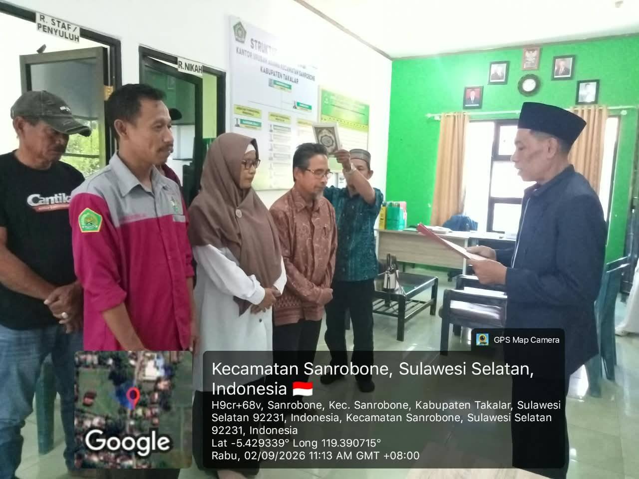 KUA Sanrobone Laksanakan Penandatanganan Akta Ikrar Wakaf untuk Pengembangan Sarana Pendidikan