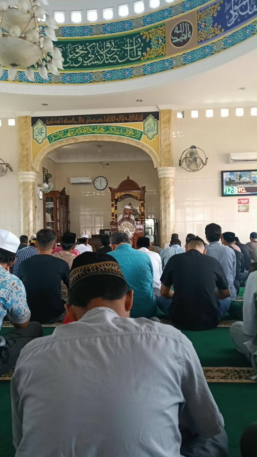 Penghulu KUA Aek Ledong Jadi Khatib Jum’at di Masjid An-Nur, Ajak Umat Perbanyak Shalawat Di Bulan Maulid