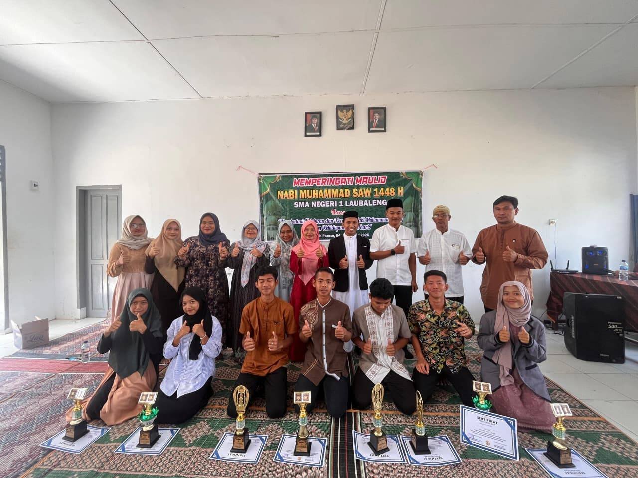 Peringati Maulid Nabi 1448 H, Kepala KUA Juhar Sampaikan Tausyiah Kejujuran di SMAN 1 Laubaleng