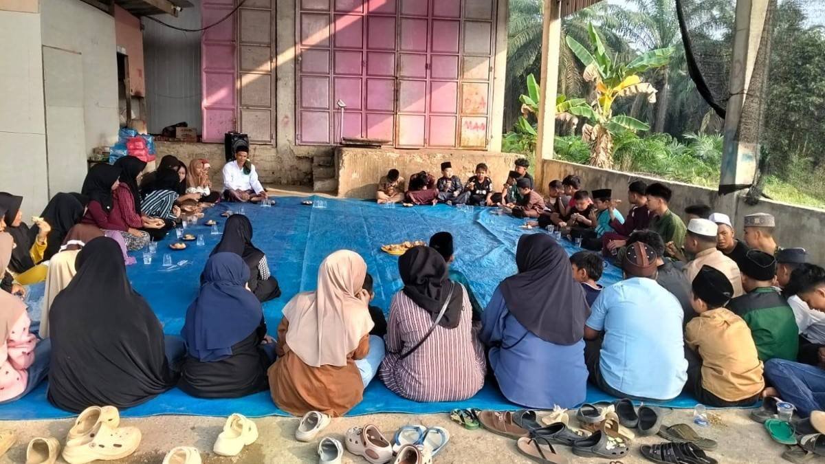 Di Tengah Kabut Asap, KUA Ukui Apresiasi Doa Bersama dan Santunan Anak Yatim