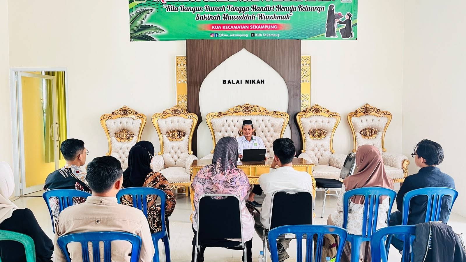 Penyuluh Agama Islam KUA Sekampung Berikan Materi Suscatin kepada Empat Pasangan Calon Pengantin